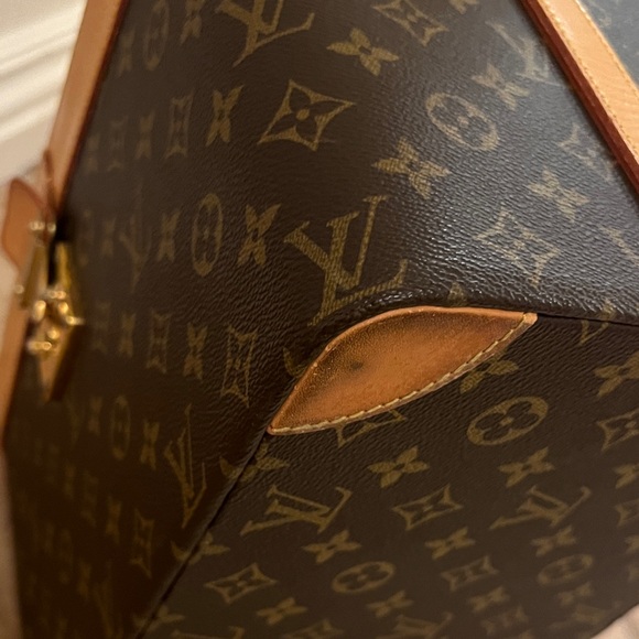 AUTHENTIC vintage Louis Vuitton Monogram Vanity Box with Gold Accents! 💛 - Picture 11 of 16